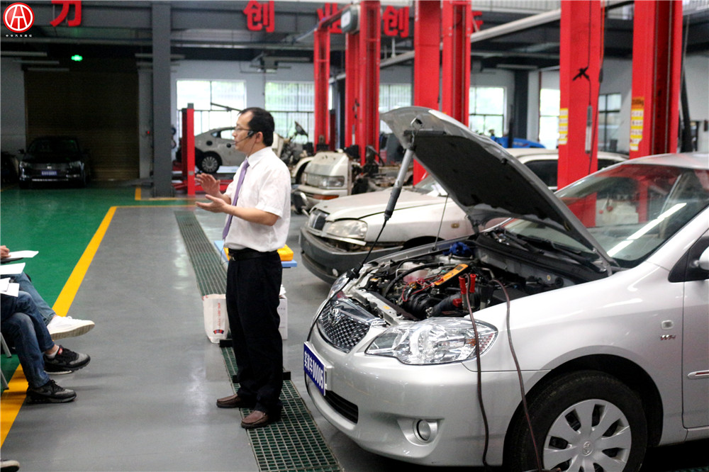 中華汽車(chē)網(wǎng)校2016年5月二手車(chē)評(píng)估師實(shí)操高級(jí)大課堂@chinaadec.com