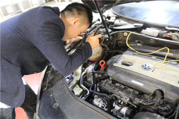 兼職做二手車評(píng)估師 大學(xué)生也能月入過萬@chinaadec.com